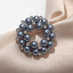 Зажим для платка «Жемчужинка», серый в серебре