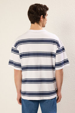 TRENDYOL MAN Beyaz Oversize/Genis Kesim Cizgili Kal?n %100 Pamuk Tok Kumas T-shirt TMNSS25TS00020 - Trendyolmilla фото 4