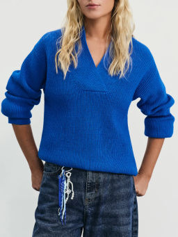 Джемпер с V-образным вырезом с вискозой в составе / Zarina