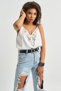 Топ базовый с кружевом на тонких бретелях белый