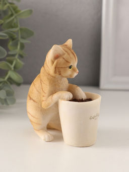 Фигурка полистоун «Рыжий котёнок с чашкой кофе», 8.5×5.5×10 см
