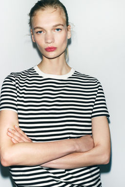 SHORT SLEEVE INTERLOCK T-SHIRT