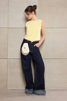 Teen Ac?k Sar? Fitted/Vucuda Oturan Kay?k Yaka Kolsuz Crop Pamuklu Esnek Orme Bluz TWOSS26BZ00035