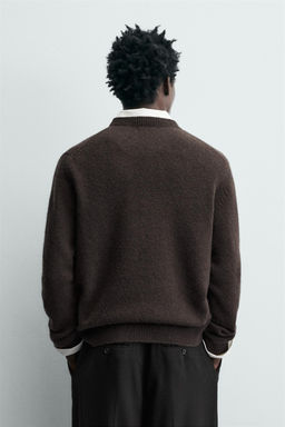 100% WOOL V-NECK JUMPER LIMITED EDITION