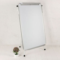 Флипчарт-магнитно-маркерная доска, регулируется по высоте, размер доски — 60×90 см