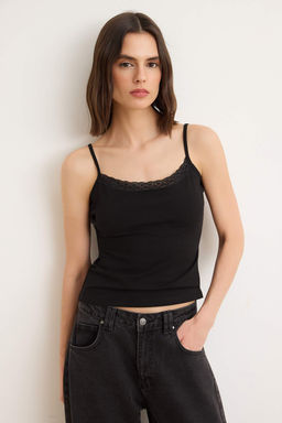 Siyah-Ekru Duz Fitted Havuz Yaka Ince Ask?l? Kolsuz Pamuklu Esnek Orme Atlet TWOSS26AL00038 - Trendyolmilla фото 2