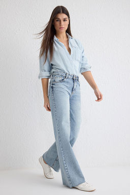 Ac?k Mavi Pacas? Kesikli Normal Bel Wide Leg Jeans TWOSS25JE00064