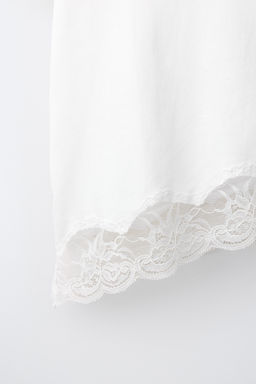 CAMISETA LISA BAJO ENCAJE / Blanco