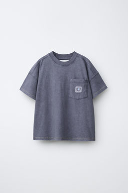 CAMISETA ESTAMPADO BOLSILLO EFECTO LAVADO / Gris antracita
