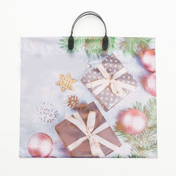 Цена за 10 шт. Новый год. Пакет "Подарки на голубом", полиэтиленовый с пластиковой ручкой, 38х34 см.