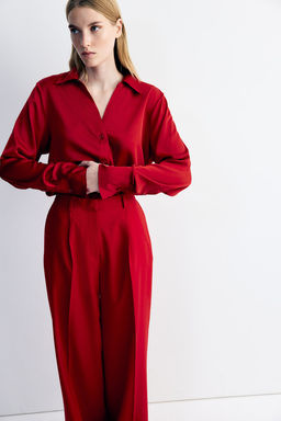 Blusa con escote de pico