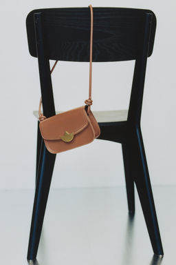 CROSSBODY BAG WITH TULIP DETAIL