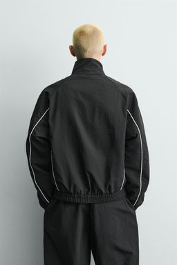 Куртка CHAQUETA Tecnica Contrastes черная