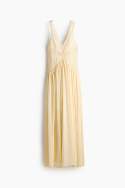 Vestido de gasa con inserciones de encaje