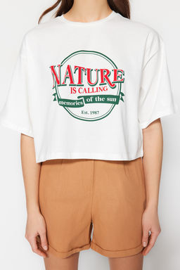 TRENDYOLMILLA Beyaz %100 Pamuk Bask?l? Relaxed/Genis Rahat Kesim Crop Bisiklet Yaka Orme T-Shirt TWOSS23TS00266  фото 3