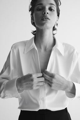 Blusa con escote de pico