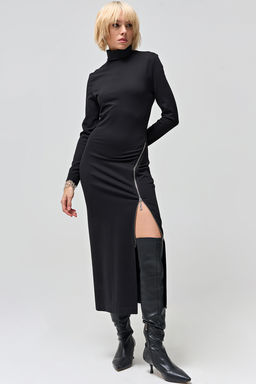 Платье из плотного трикотажа с застежкой на молнию черное
