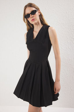 TRENDYOLMILLA Siyah Yaka Detayl? Pileli Mini Dokuma Elbise TWOSS25EL00787