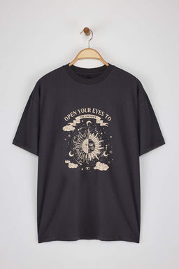 TRENDYOLMILLA Antrasit %100 Pamuk Oversize/Genis Kal?p Bask?l? Orme T-Shirt TWOSS25TS00148  фото 6