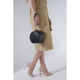 Кросс-боди, отдел на молнии, длинный ремень, цвет чёрный - Simaland фото 4