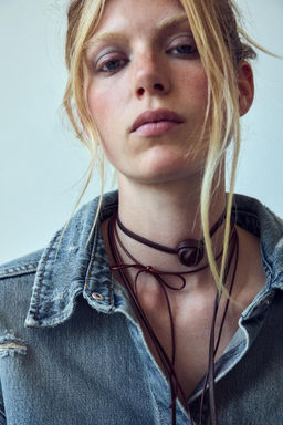 DOUBLE LEATHER FLOWER CHOKER