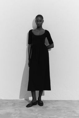 Vestido de punto con escote en U