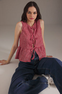 K?rm?z? Potikare Desenli Baglama Detayl? Kolsuz Esnek Orme Bluz TWOSS25BZ00410