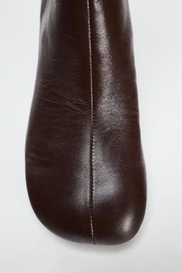 LEATHER ANKLE BOOTS WITH KITTEN HEEL - Zara фото 6