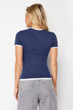 Indigo Viskoz/Yumusak Kumasl? Renk Bloklu Vucuda Oturan Esnek Orme T-Shirt TWOSS24TS00063