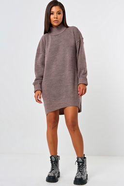 Платье-свитер вязаное свободного силуэта ореховое