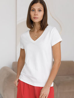 Базовая футболка из премиального хлопка с V образным вырезом