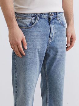 700 Straight Fit Erkek Jean Pantolon