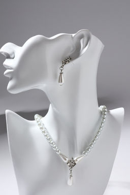 Набор 2 предмета: серьги, колье Антуанетта гранж, цвет белый в серебре, 40 см
