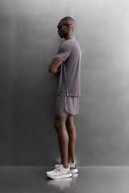 CAMISETA RUNNING ESTRUCTURA LIGERA / Morado Oscuro