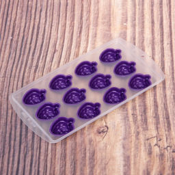 Цена за 4 шт. Форма для льда пластиковая с силиконом "Виноград"