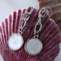 Серьги с перламутром Волшебство кружок, цвет белый в серебре