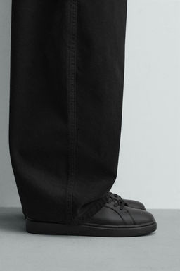 ZAPATILLA VOLUMEN MONOCOLOR / Negro