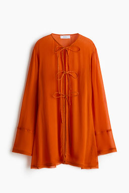 Blusa transparente con lazadas