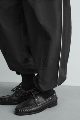 PANTAL?N JOGGER T?CNICO BANDAS CONTRASTE / Negro - Zara фото 5