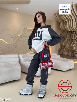 Спортивный костюм женский