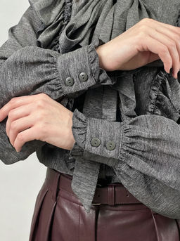 Блузка с рюшами и воротником-завязка OD-988-1 графит