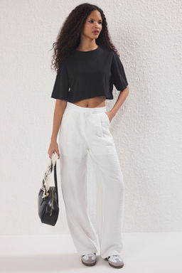 Trendyolmilla Beyaz Dokulu Wide Leg/Genis Paca Ince Kumas Astarl? Pantolon TWOSS25PL00113