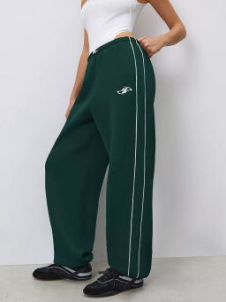 Спортивные брюки с декоративными кантами