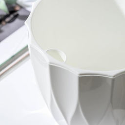 Кашпо для цветов со вставкой «Флюте», 1.9 л, белое