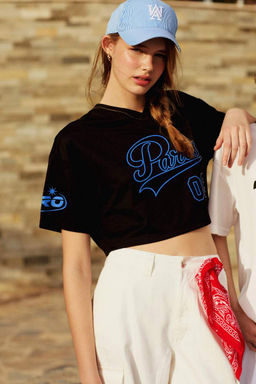 Крутая футболка оверсайз с V-образным вырезом и короткими рукавами с принтом