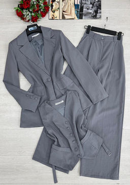 Костюм тройка