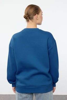TRENDYOLMILLA Lacivert Slogan Bask?l? Oversize/Genis Kal?p Orme Sweatshirt TWOAW25SW00033  фото 5