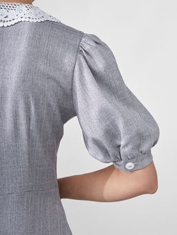 Платье с кружевным воротником OD-888-2 св.серый