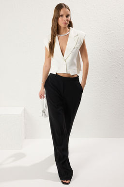 Beyaz Oversize Crop Cep Detayl? Dokuma Yelek TWOSS25YE00065