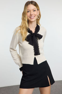 TRENDYOLMILLA Siyah Crop Garnili Kurdele/Fiyonk Detayl? Triko H?rka TWOAW25HI00251